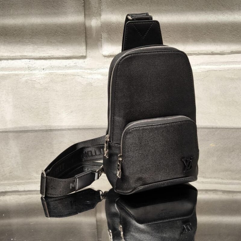 Louis Vuitton Avenue Sling Torbica V4